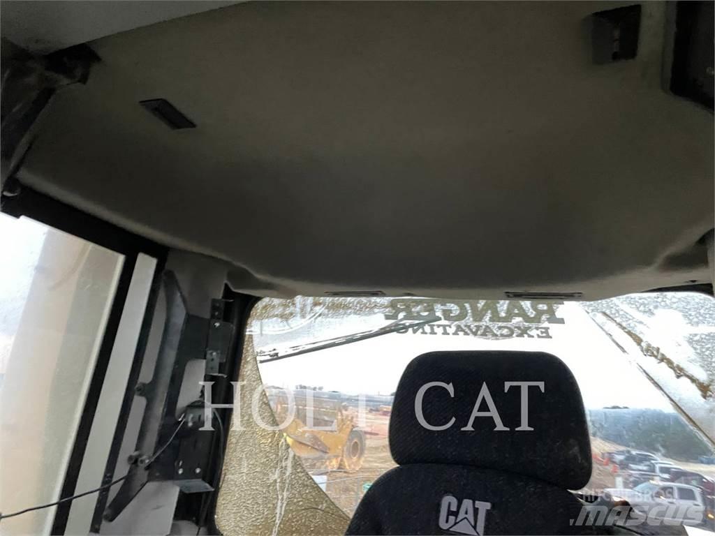 CAT D10T2 履帶推土機