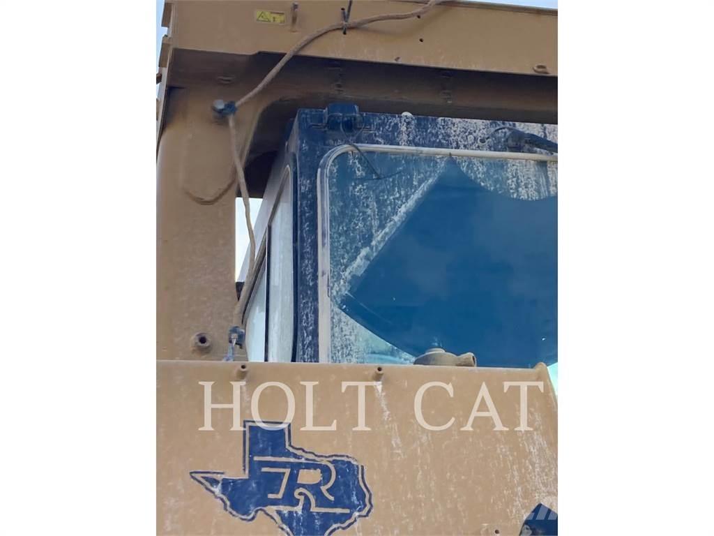 CAT D10T2 履帶推土機