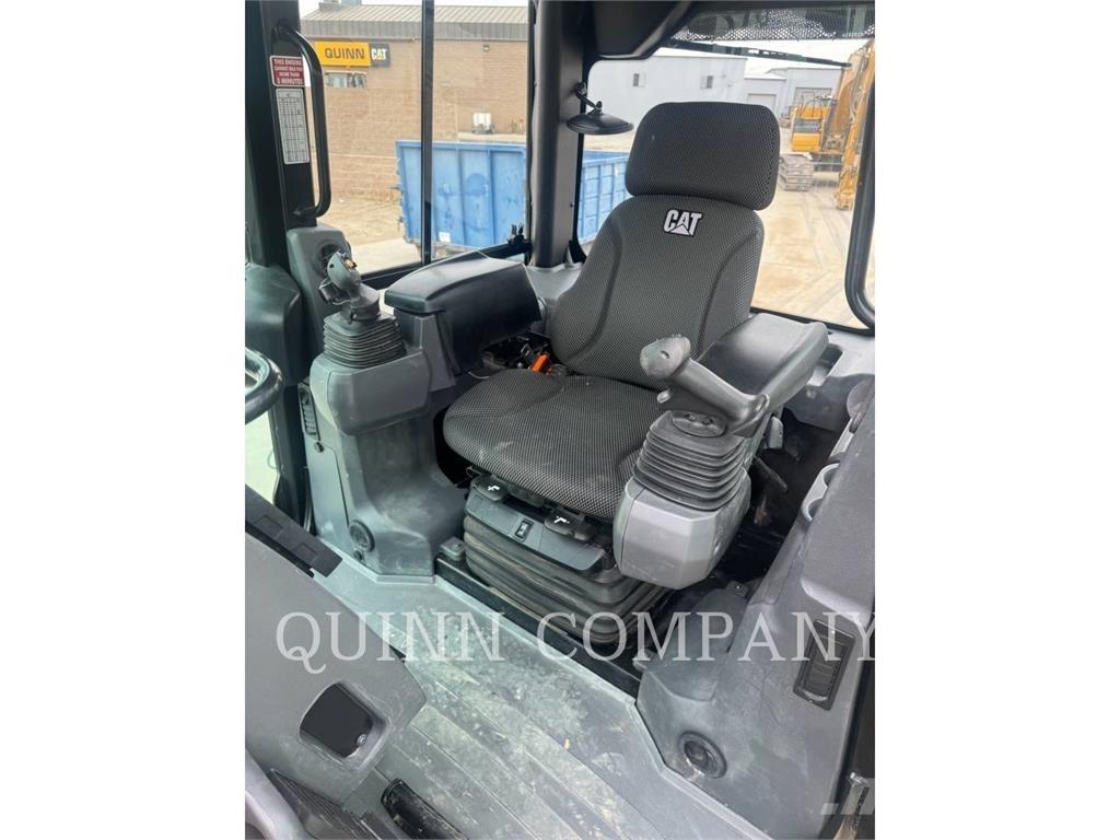CAT D2-12 反鏟裝載機