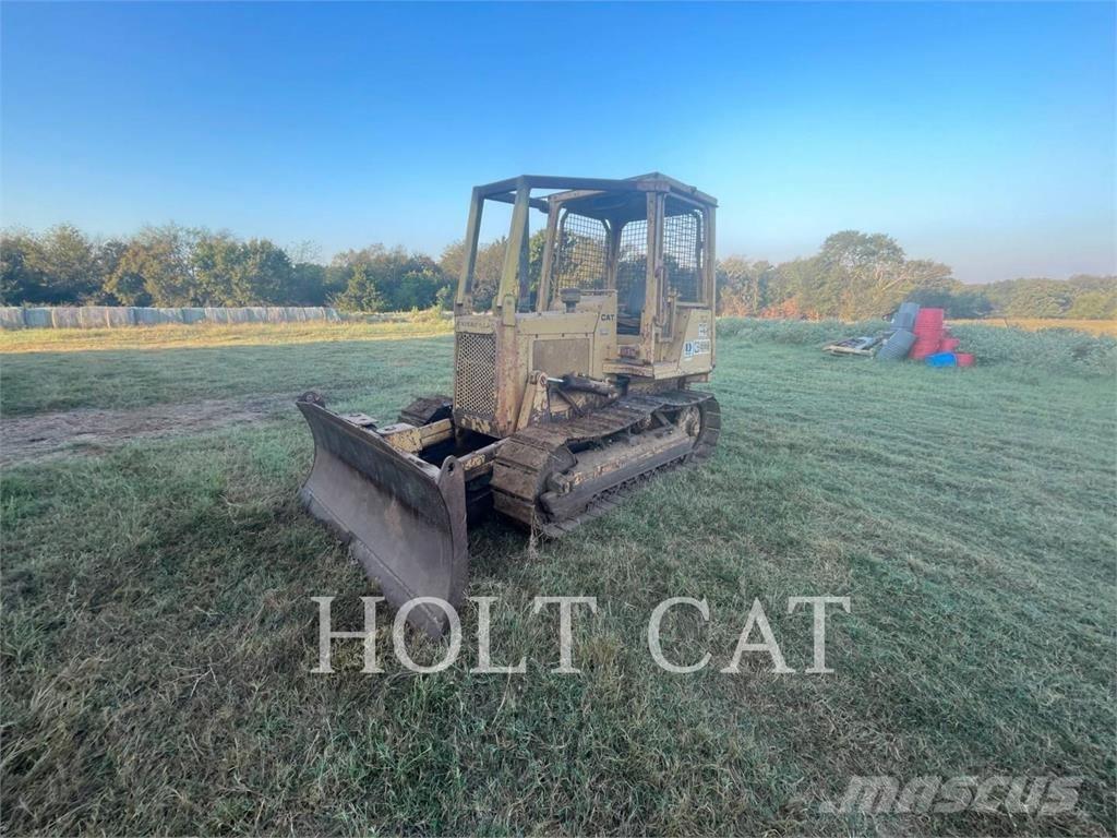 CAT D3B 履帶推土機
