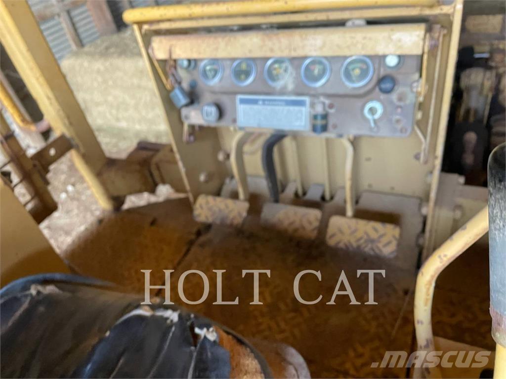 CAT D3B 履帶推土機