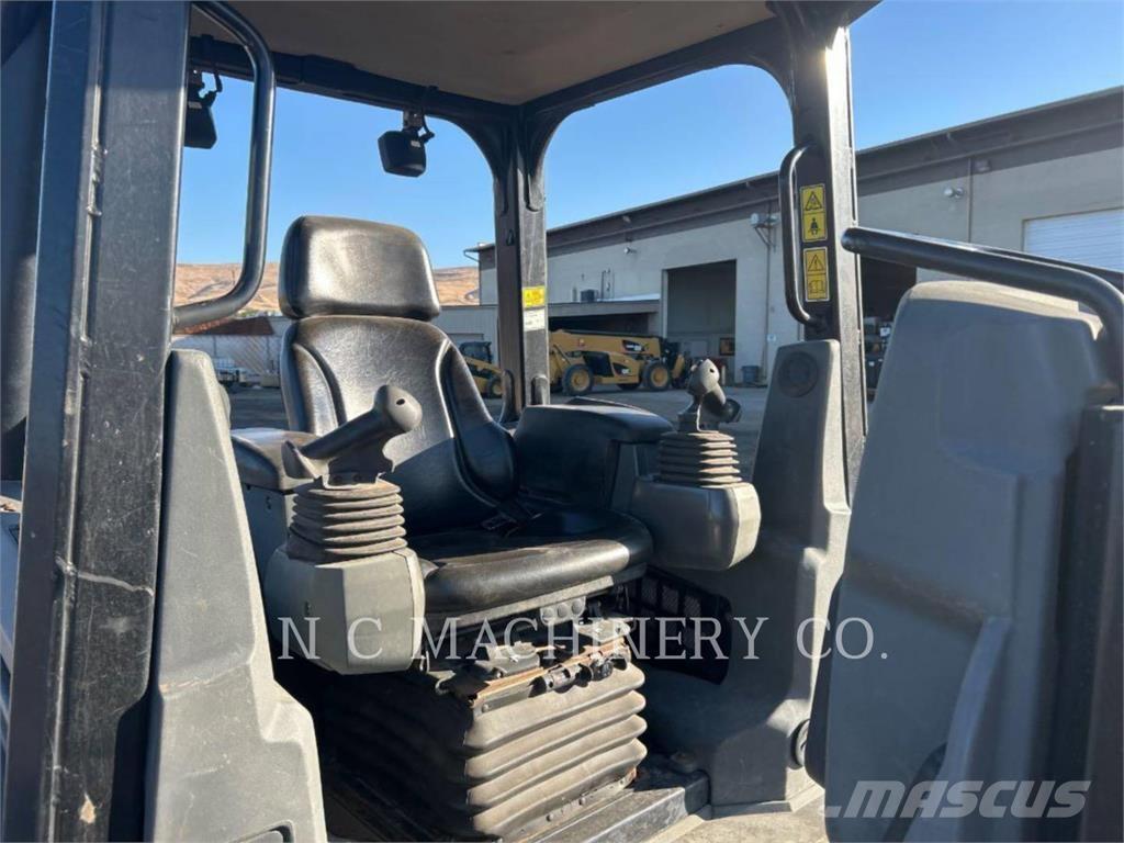 CAT D3K2 XLCN 履帶推土機