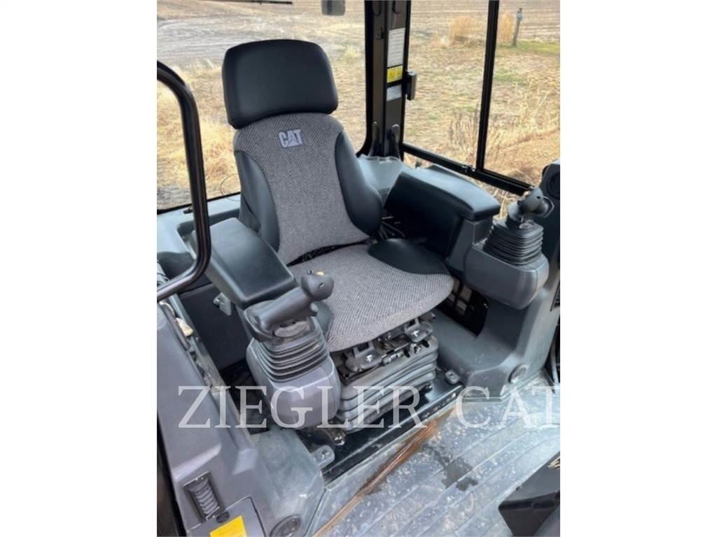 CAT D4 履帶推土機