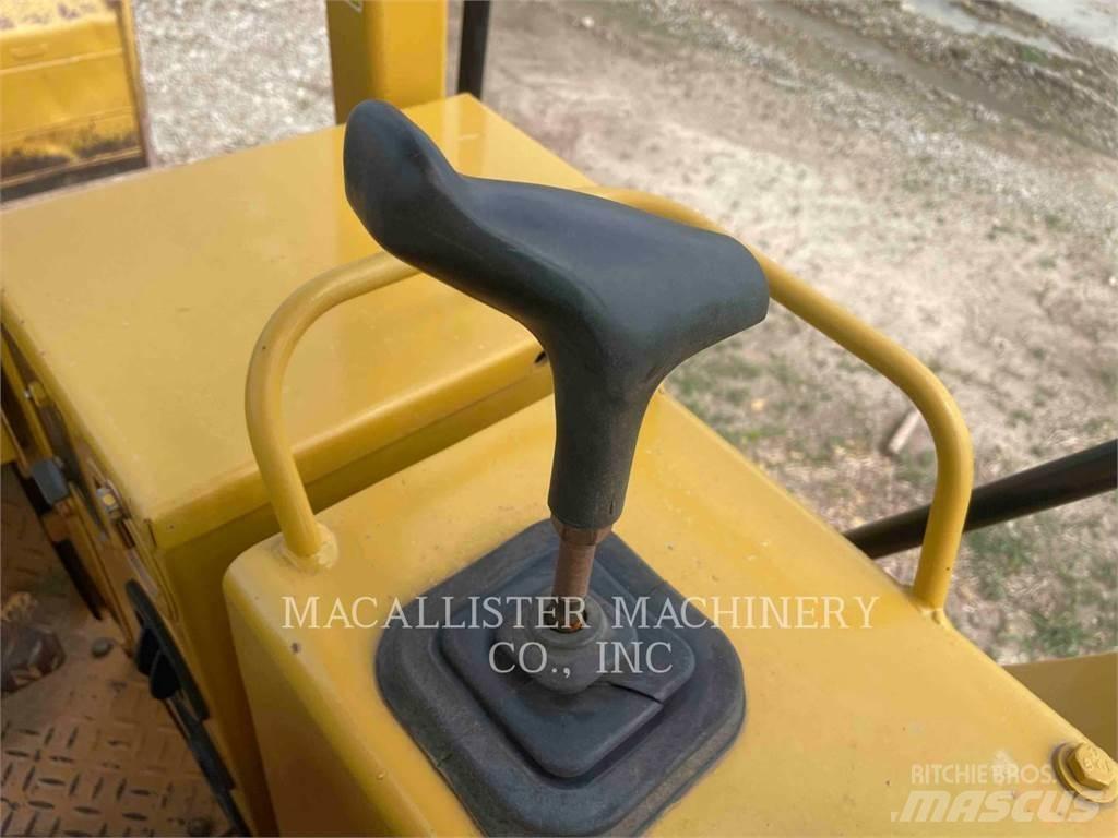 CAT D4C 履帶推土機
