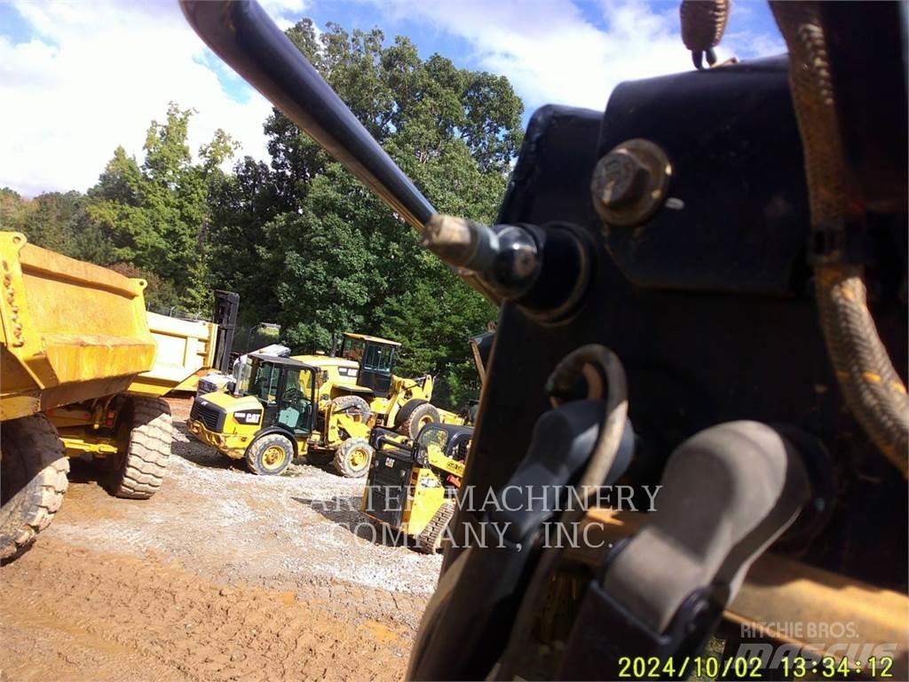 CAT D5 履帶推土機