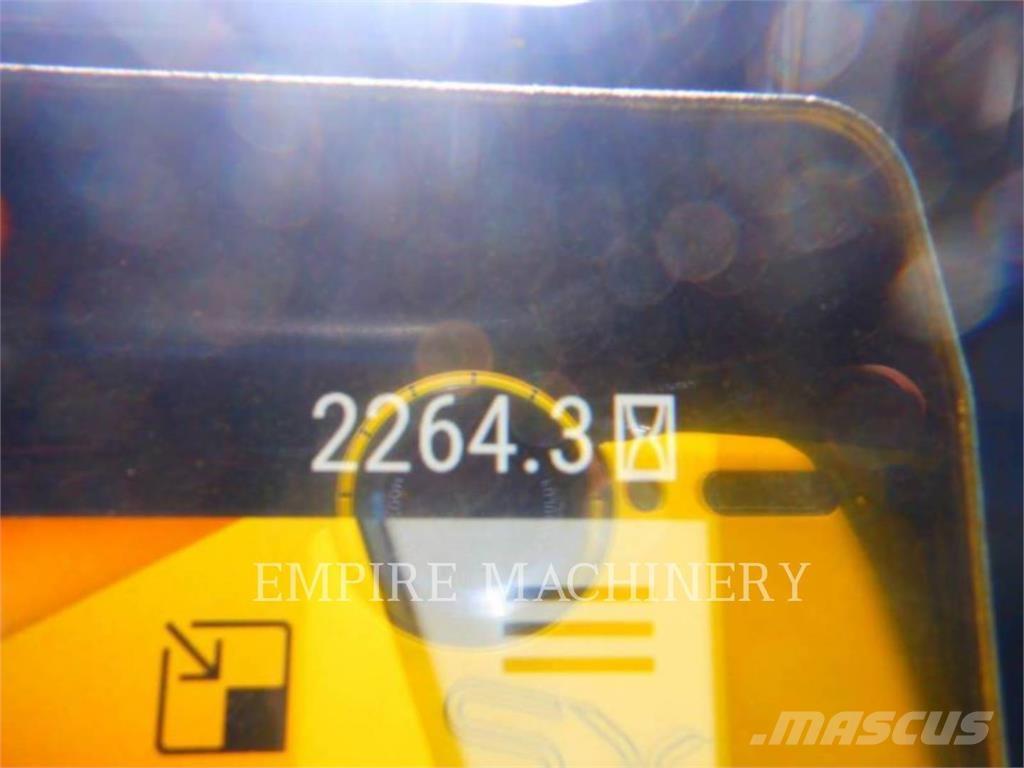 CAT D5-17VPWHA 履帶推土機