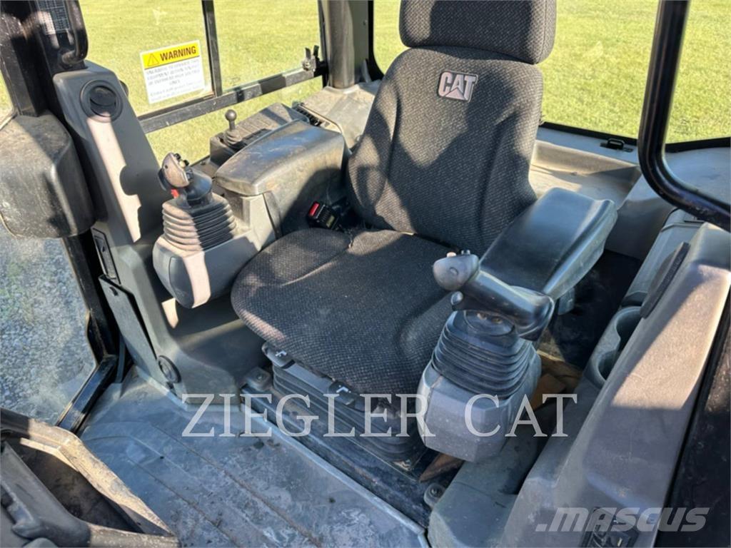 CAT D5K2 履帶推土機