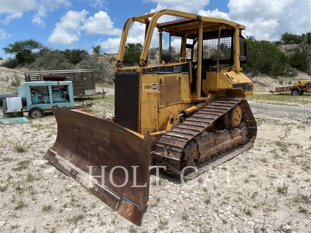 CAT D5M 履帶推土機