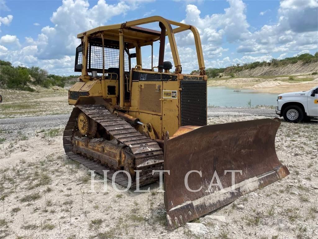 CAT D5M 履帶推土機