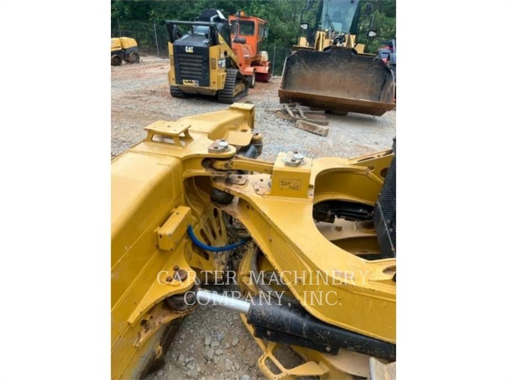 CAT D6 履帶推土機
