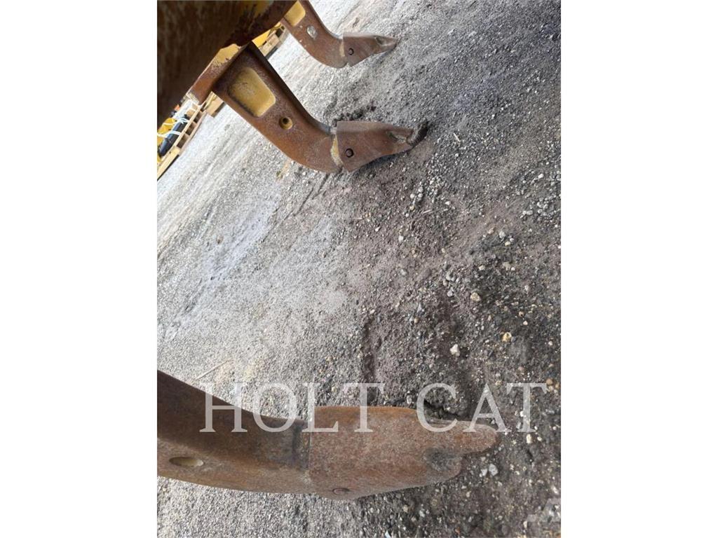 CAT D6 履帶推土機