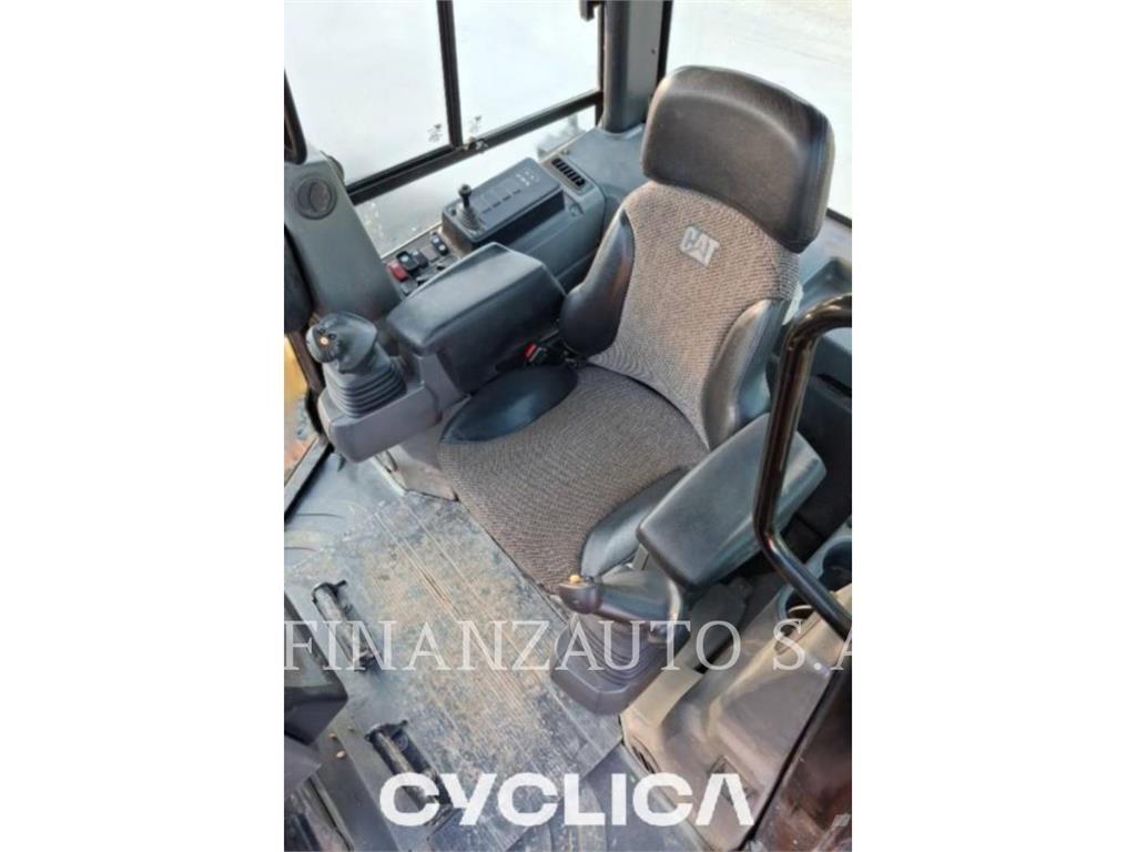 CAT D6K 履帶推土機