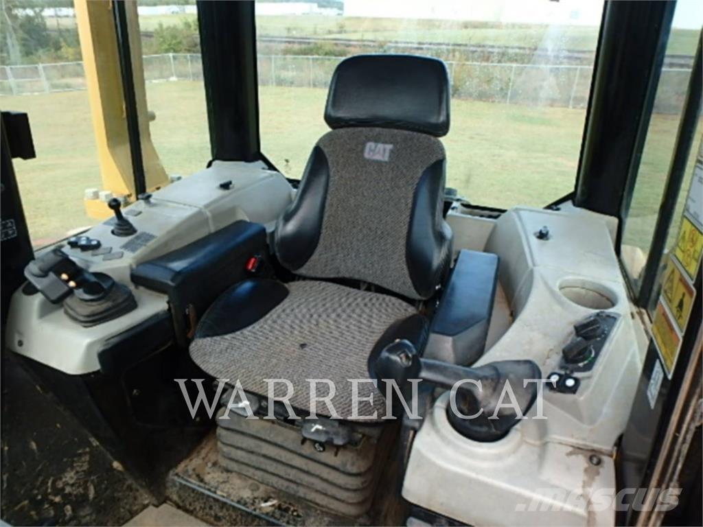 CAT D6N 4XLPAT 履帶推土機