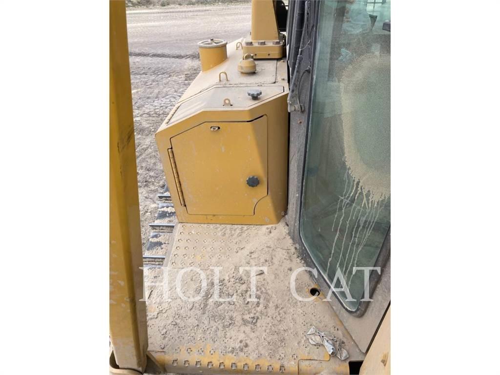 CAT D6T 履帶推土機