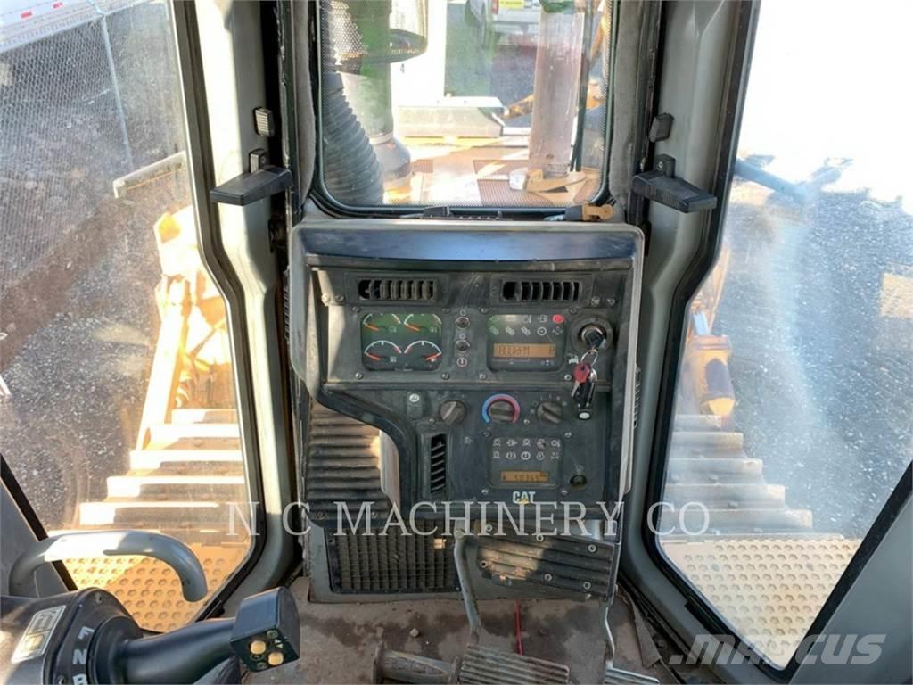 CAT D6T 履帶推土機