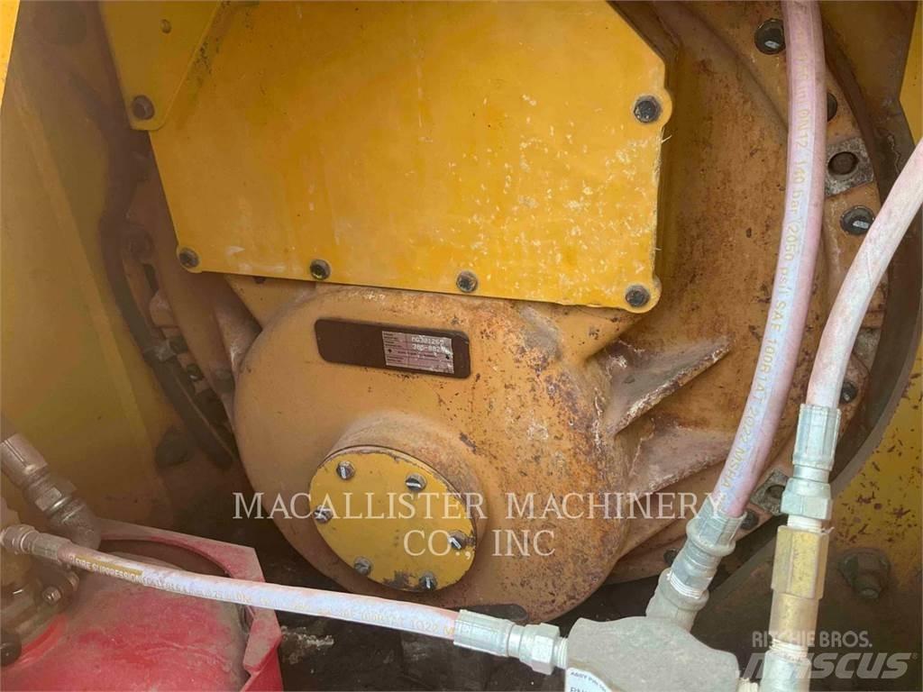 CAT D6T 履帶推土機