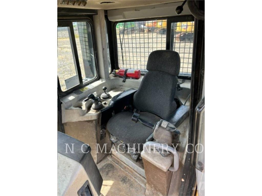 CAT D6T 履帶推土機