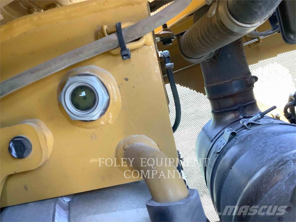 CAT D6T 履帶推土機