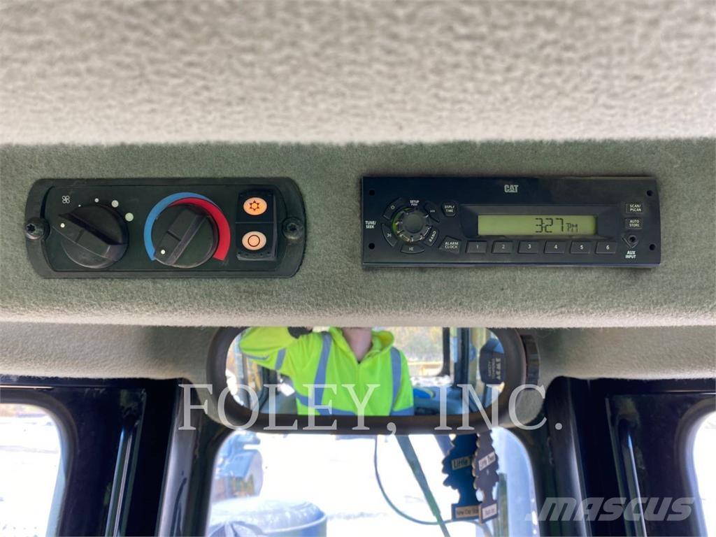 CAT D6T 履帶推土機