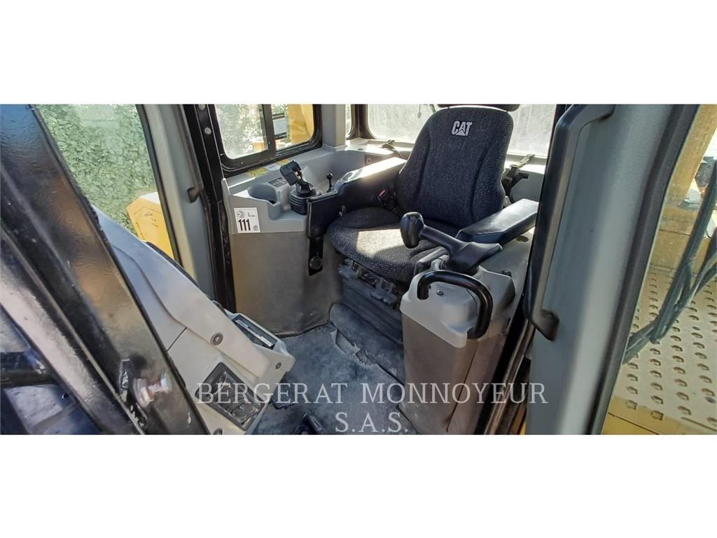 CAT D6T3B XW 履帶推土機