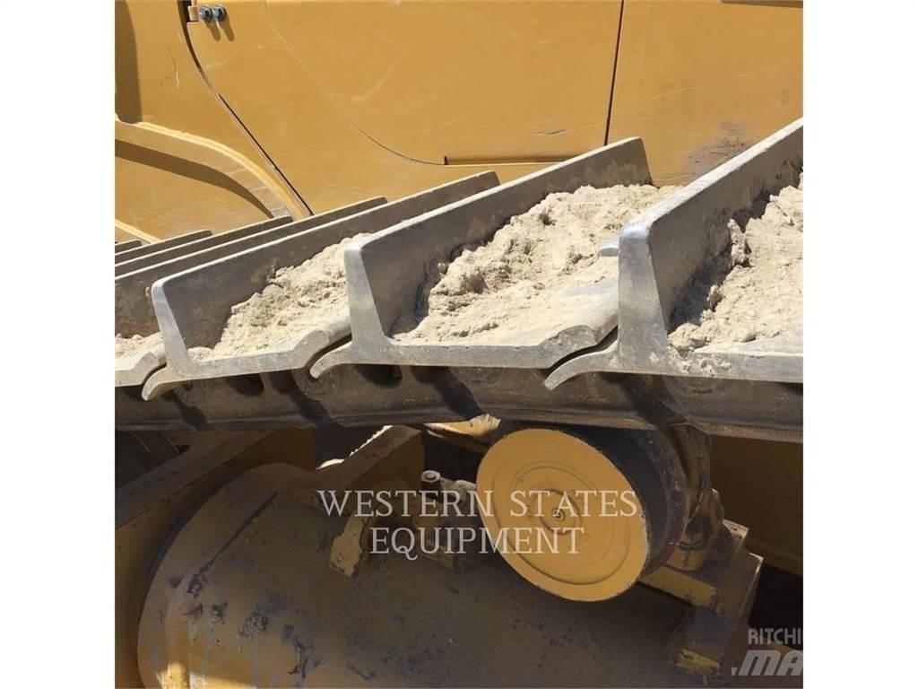 CAT D7 履帶推土機