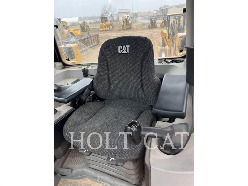 CAT D8 履帶推土機