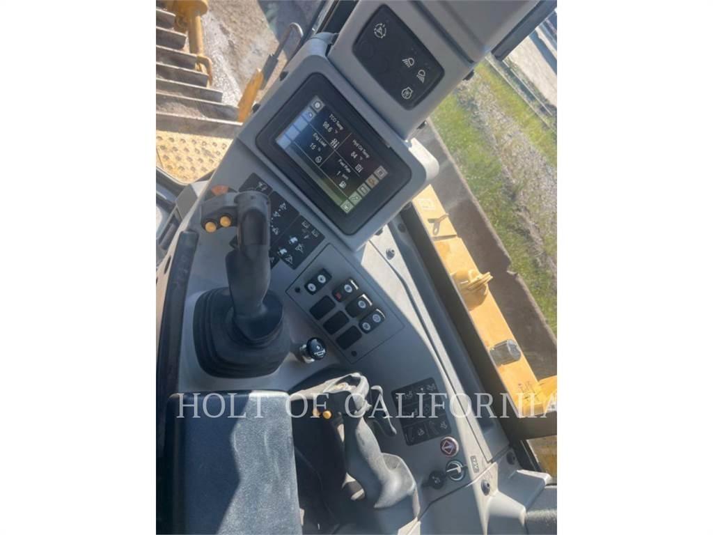 CAT D8 履帶推土機