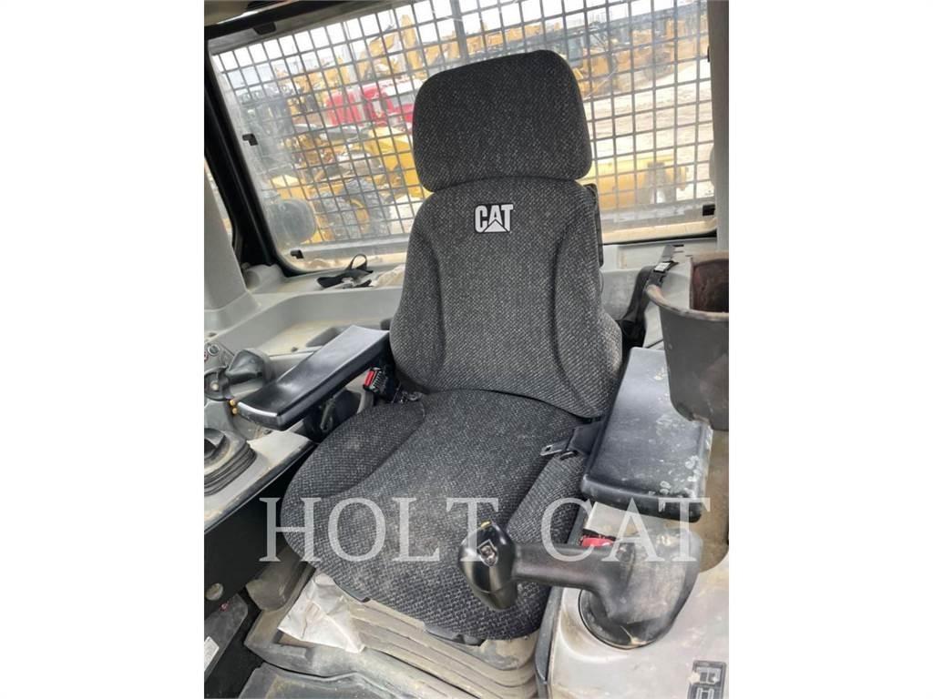 CAT D8 履帶推土機