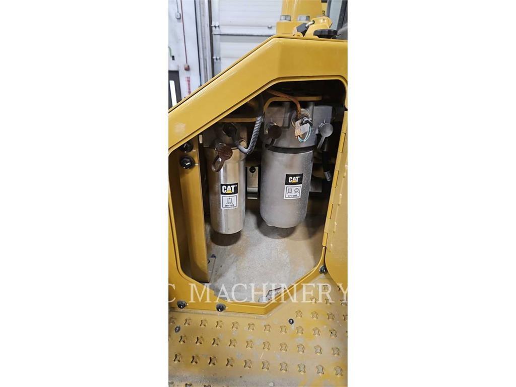 CAT D8 履帶推土機