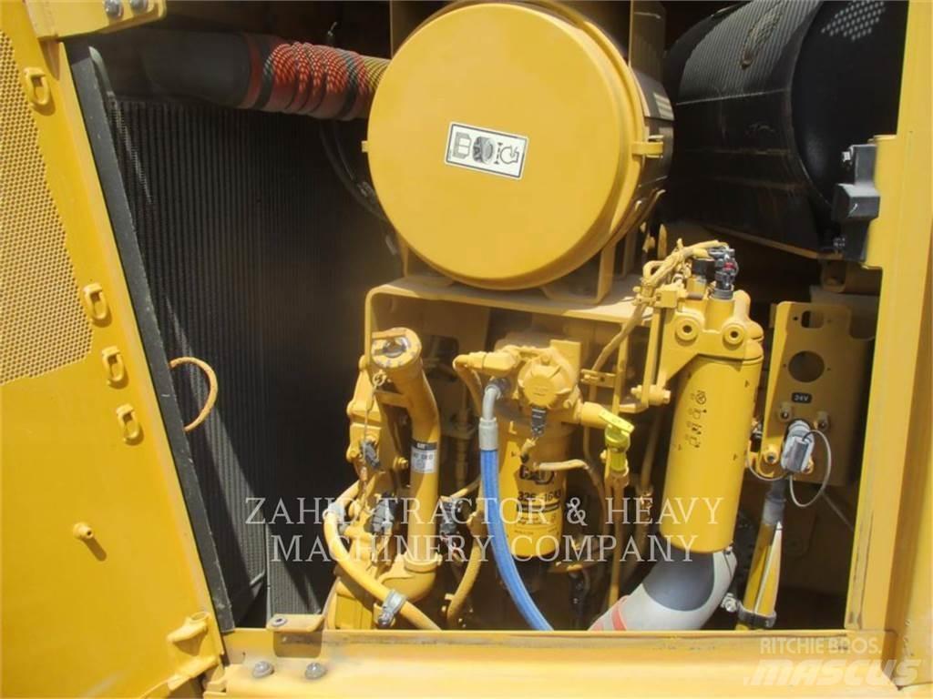 CAT D8T 履帶推土機