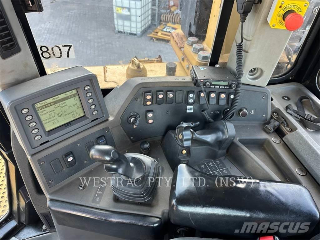 CAT D8T 履帶推土機