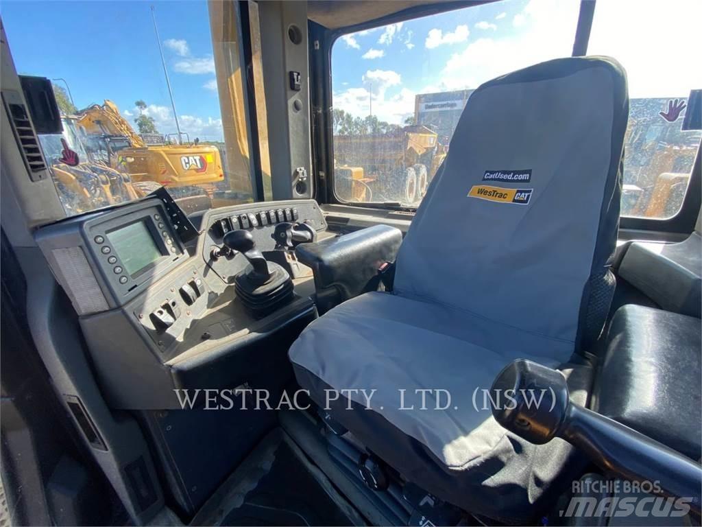 CAT D8T 履帶推土機