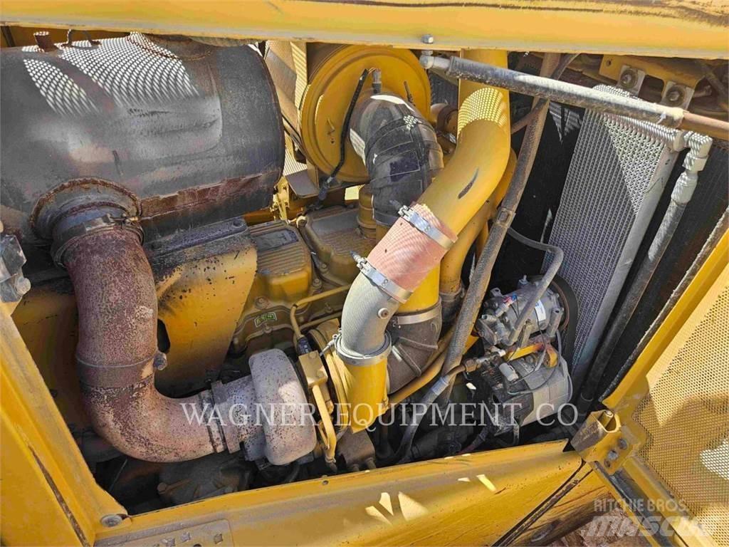 CAT D8T 履帶推土機