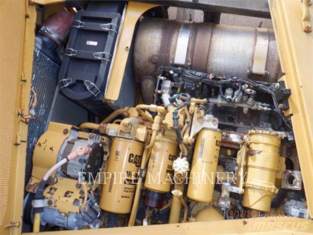 CAT D8T 履帶推土機