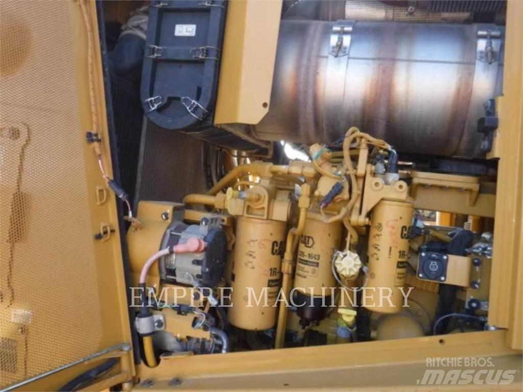 CAT D8T 履帶推土機