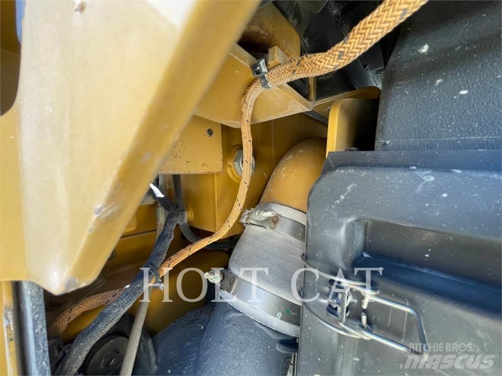 CAT D8T 履帶推土機
