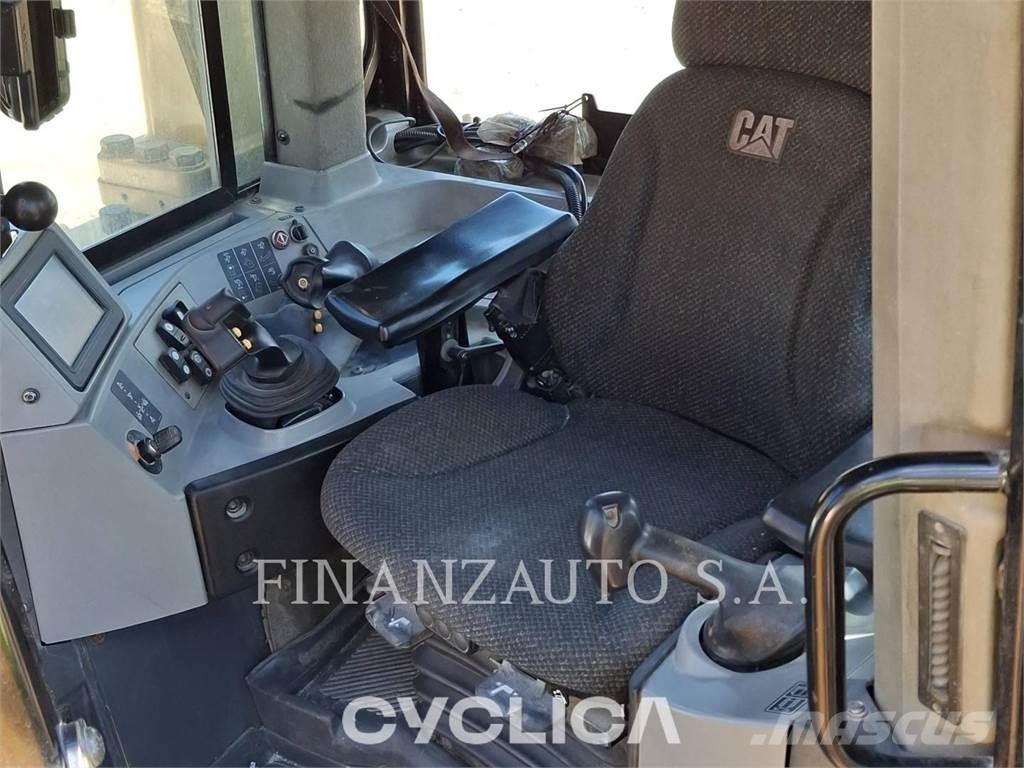 CAT D8T 履帶推土機