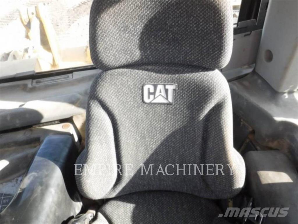CAT D8T 履帶推土機
