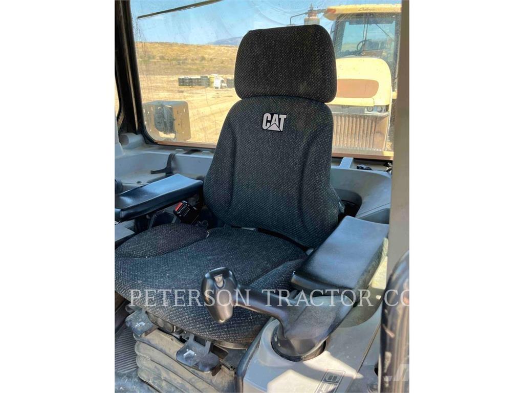 CAT D8T 履帶推土機