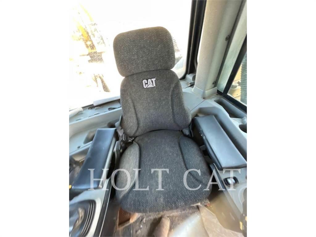 CAT D8T 履帶推土機