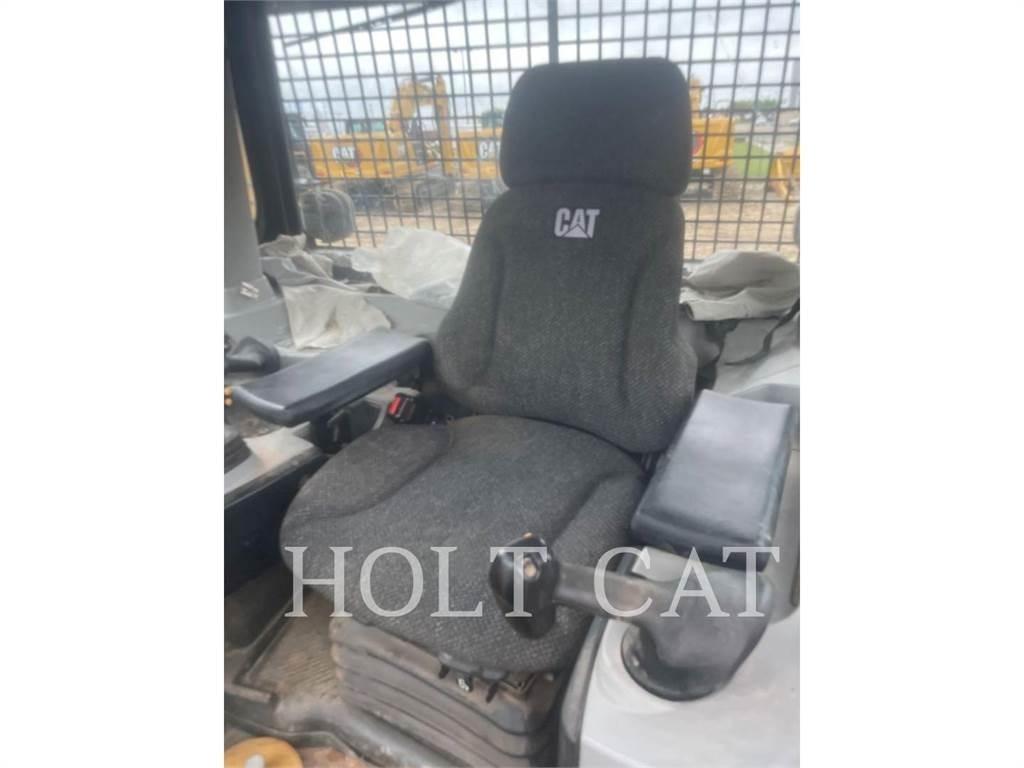 CAT D8T 履帶推土機