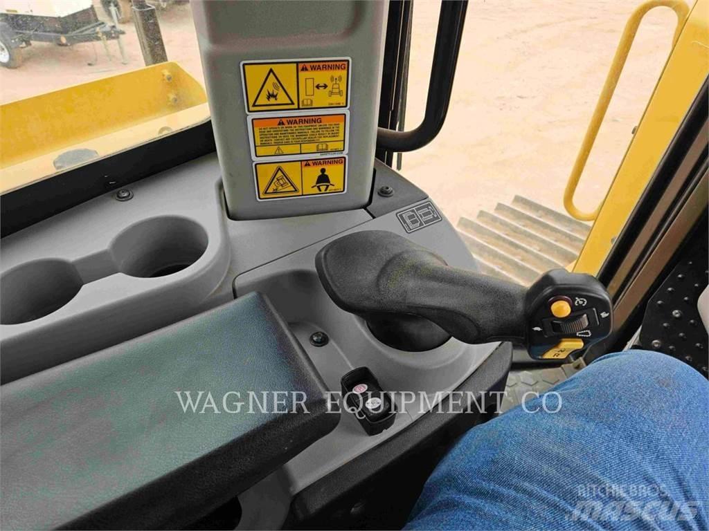 CAT D8T AW 履帶推土機