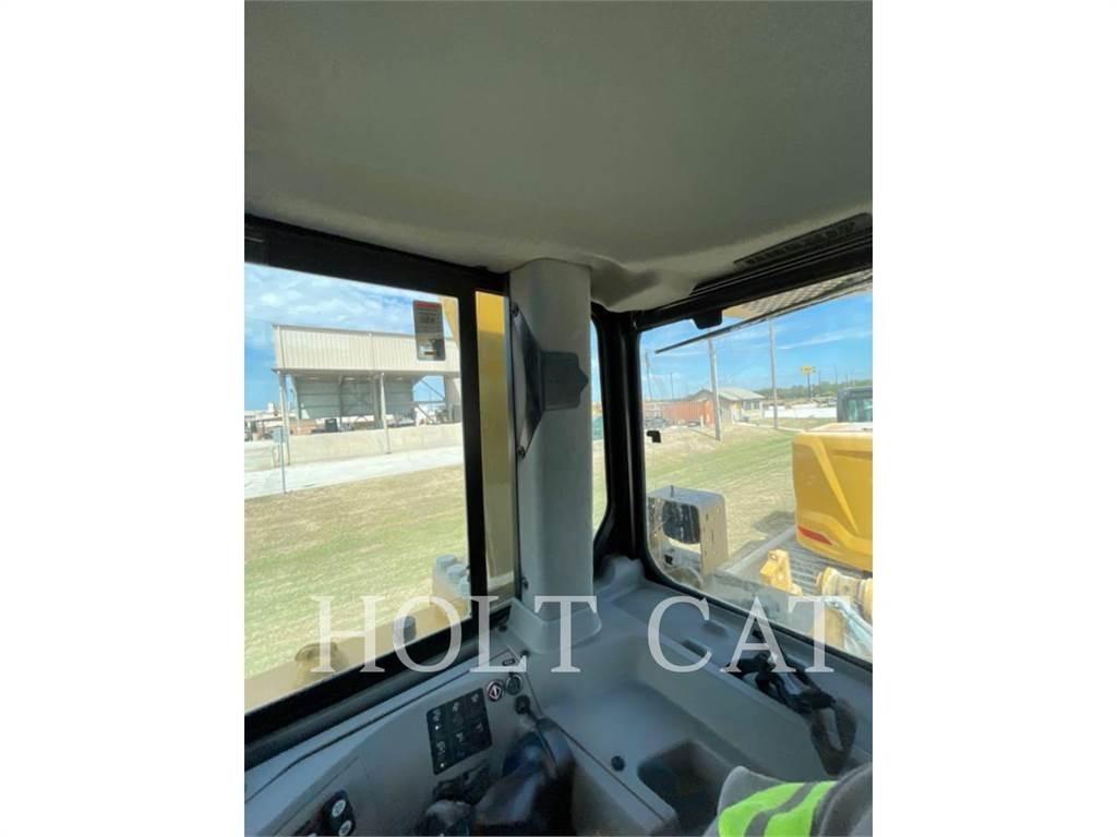 CAT D8T WHA 履帶推土機