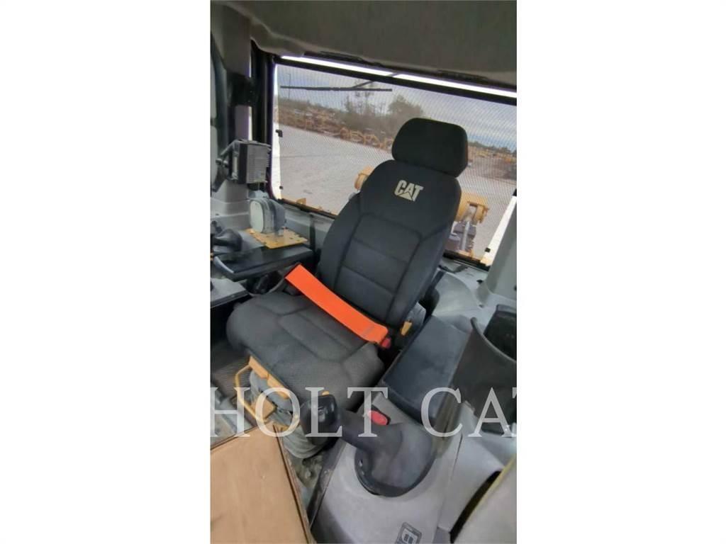 CAT D9 履帶推土機