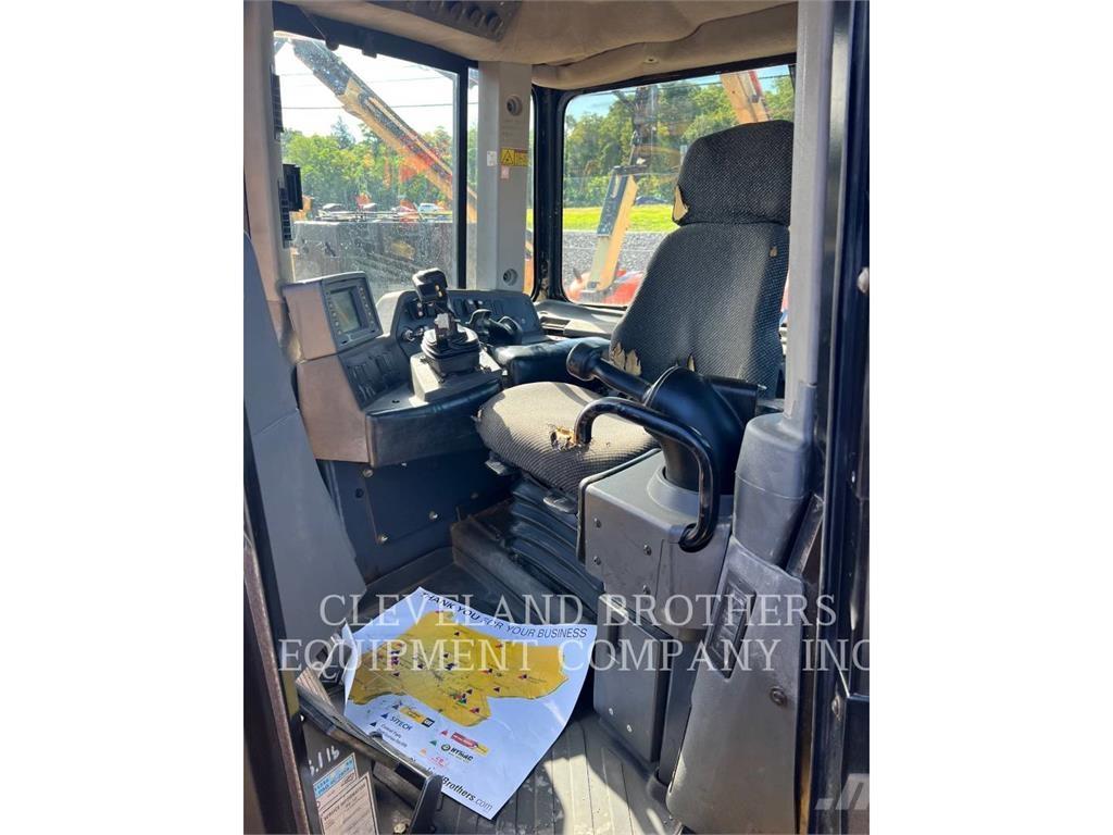 CAT D9T 履帶推土機