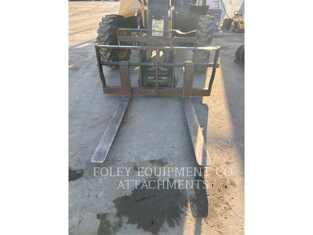 CAT FKTHT60W 伸縮臂操作車