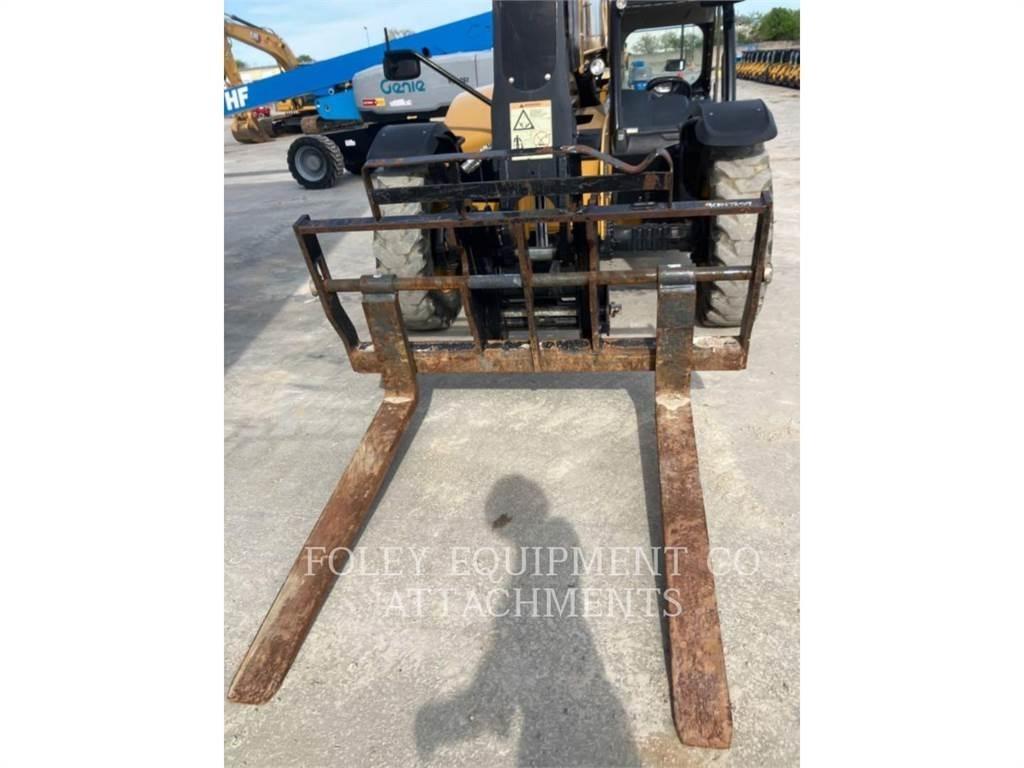 CAT FKTHT60W 伸縮臂操作車