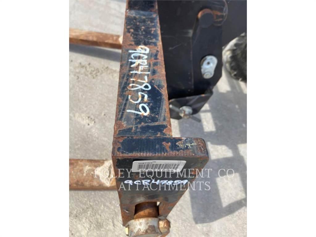CAT FKTHT60W 伸縮臂操作車