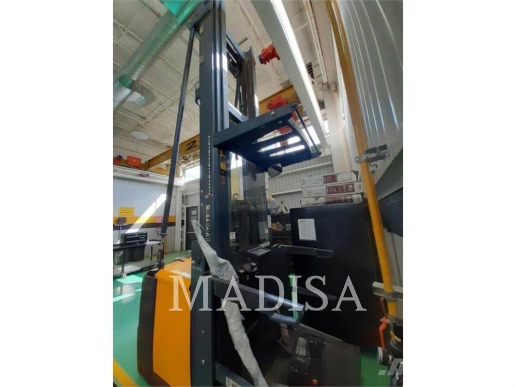 CAT LIFT TRUCKS EKS308 電動堆高機