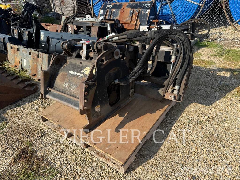 CAT PC205 滑移轉向裝載機